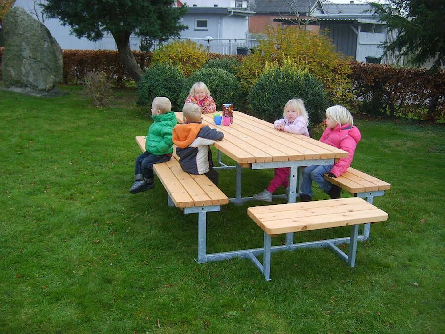Freida Bänkbord Med plts till 16 personer