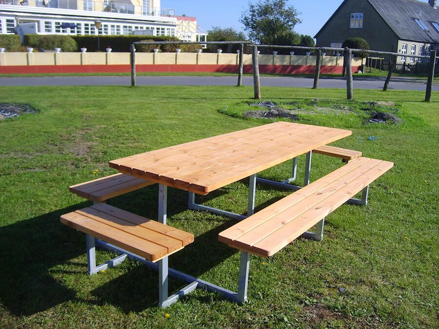 Freida Bänkbord Med plts till 16 personer